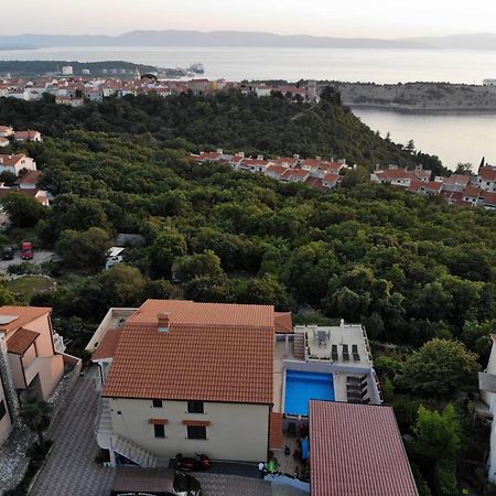 Apartman "Sabine Red" With Heated Pool Omišalj Eksteriør bilde