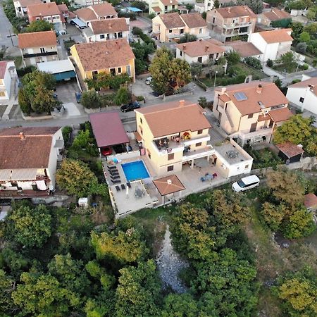 Apartman "Sabine Red" With Heated Pool Omišalj Eksteriør bilde