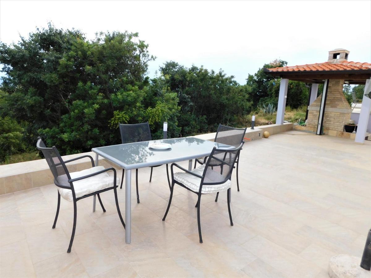 Apartman "Sabine Red" With Heated Pool Omišalj Eksteriør bilde