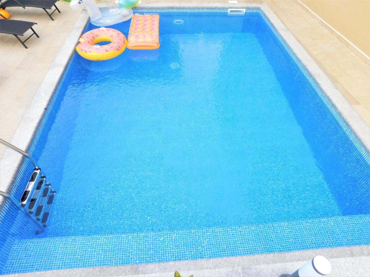 Apartman "Sabine Red" With Heated Pool Omišalj Eksteriør bilde