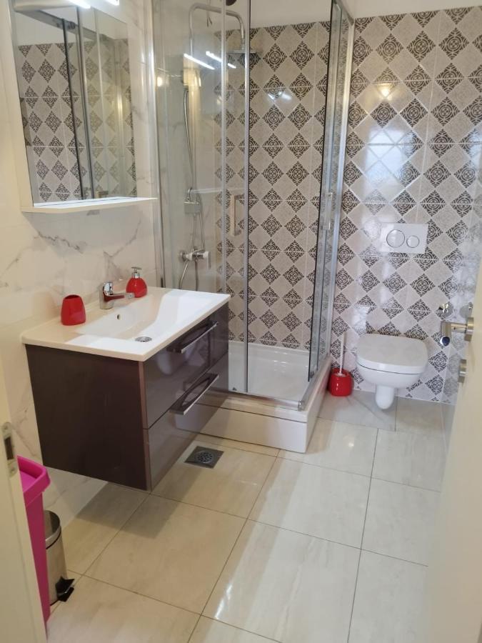 Apartman "Sabine Red" With Heated Pool Omišalj Eksteriør bilde