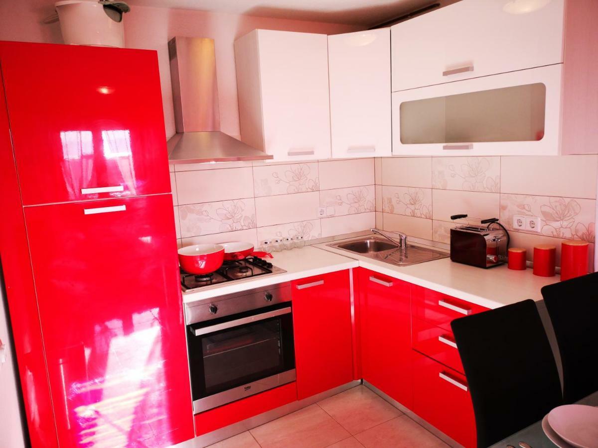 Apartman "Sabine Red" With Heated Pool Omišalj Eksteriør bilde