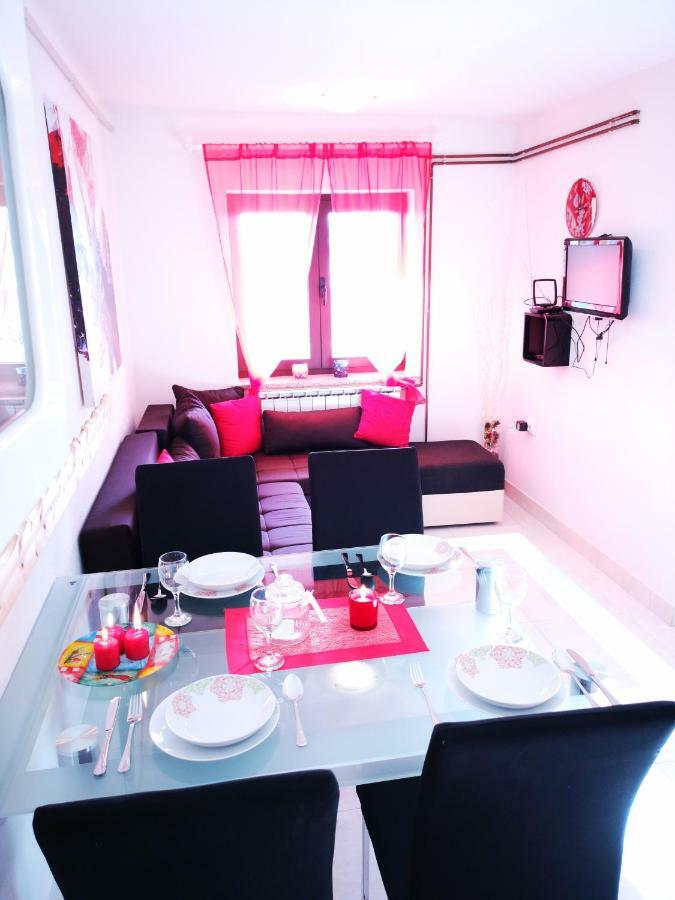 Apartman "Sabine Red" With Heated Pool Omišalj Eksteriør bilde