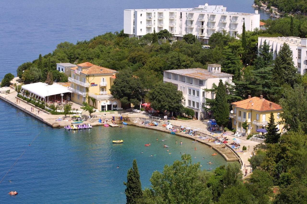 Apartman "Sabine Red" With Heated Pool Omišalj Eksteriør bilde