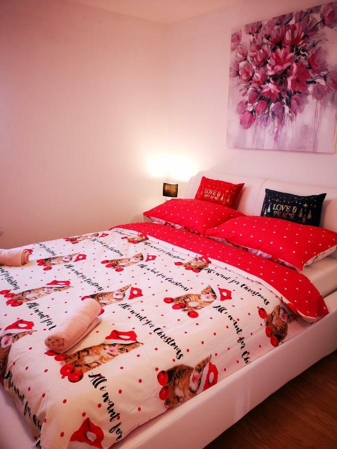 Apartman "Sabine Red" With Heated Pool Omišalj Eksteriør bilde