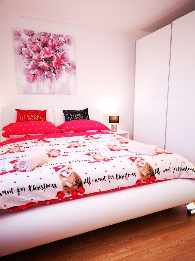 Apartman "Sabine Red" With Heated Pool Omišalj Eksteriør bilde