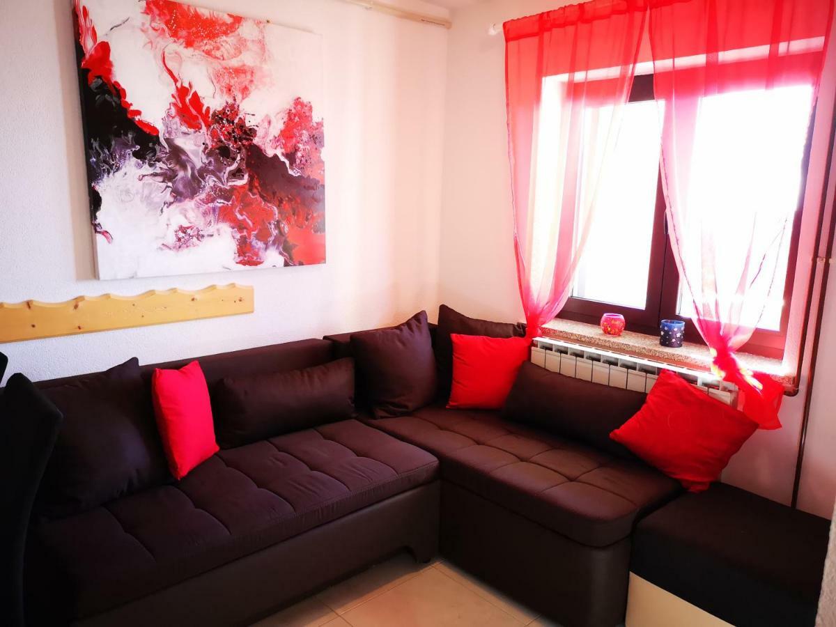 Apartman "Sabine Red" With Heated Pool Omišalj Eksteriør bilde
