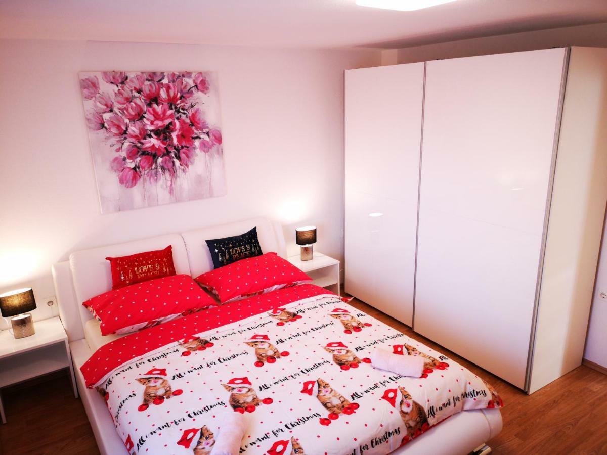 Apartman "Sabine Red" With Heated Pool Omišalj Eksteriør bilde
