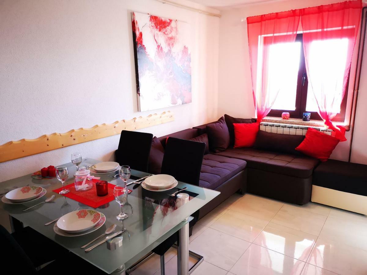 Apartman "Sabine Red" With Heated Pool Omišalj Eksteriør bilde